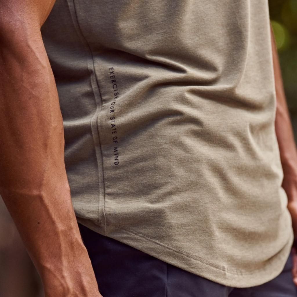 EYSOM Men&#39;s Olive Green Sleeveless Standard Muscle T-Shirt